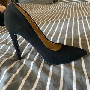 Black heels, 8 1/2
